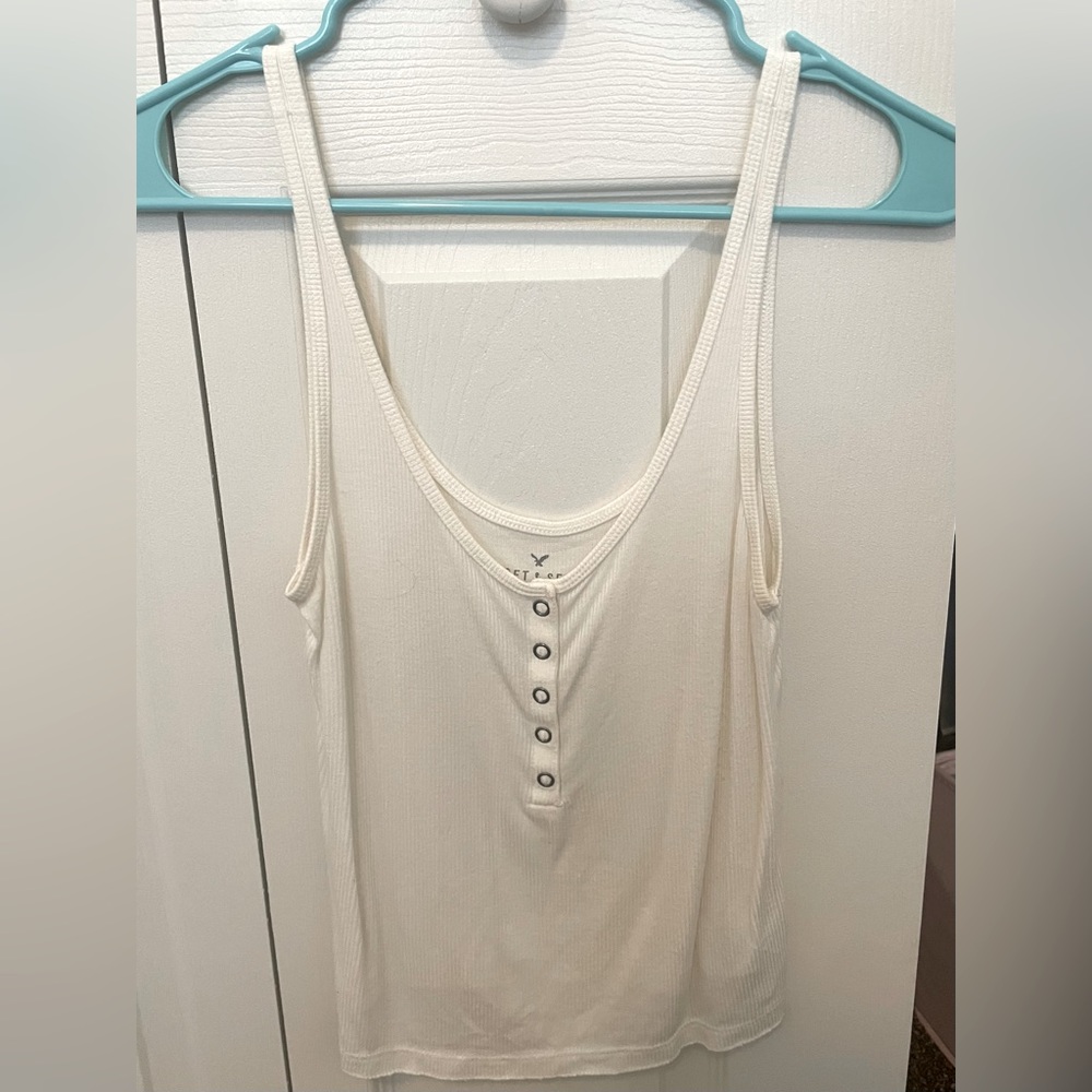 White crop top/tank